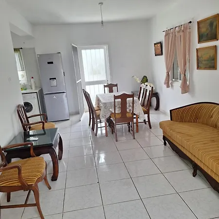 Big House Near Sea, Shared Swimming Pool * 보로클리니