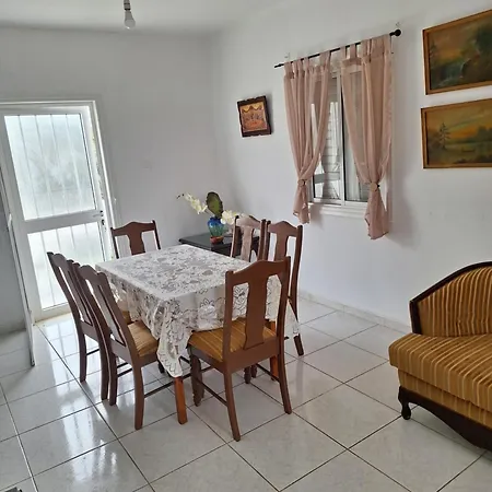 Big House Near Sea, Shared Swimming Pool Villa *