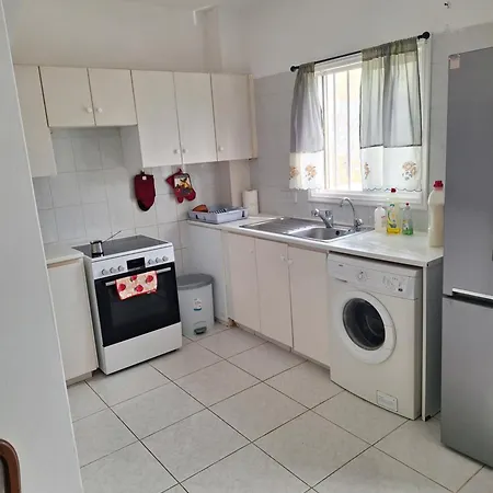 Big House Near Sea, Shared Swimming Pool * Oroklini