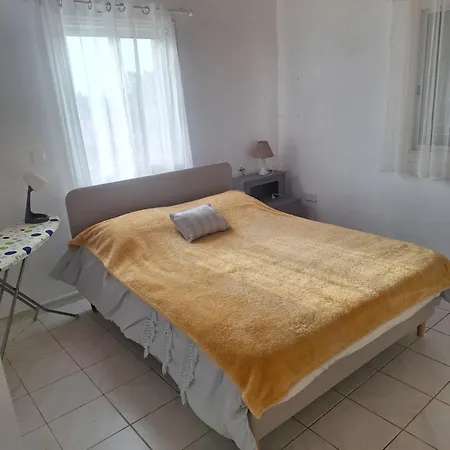 Villa Big House Near Sea, Shared Swimming Pool Oroklini