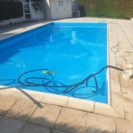 Villa Big House Near Sea, Shared Swimming Pool Oroklini