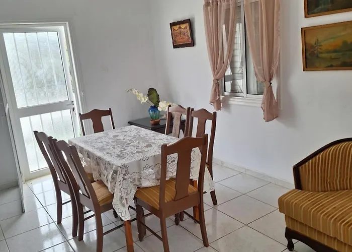 Big House Near Sea, Shared Swimming Pool Vila *