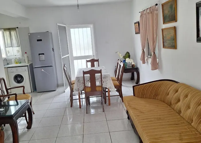 Big House Near Sea, Shared Swimming Pool Vila *